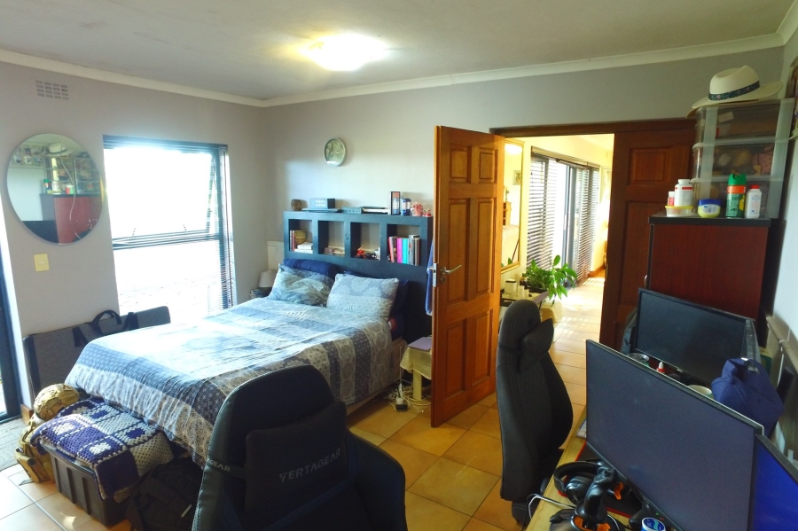 3 Bedroom Property for Sale in Eikenbosch Western Cape